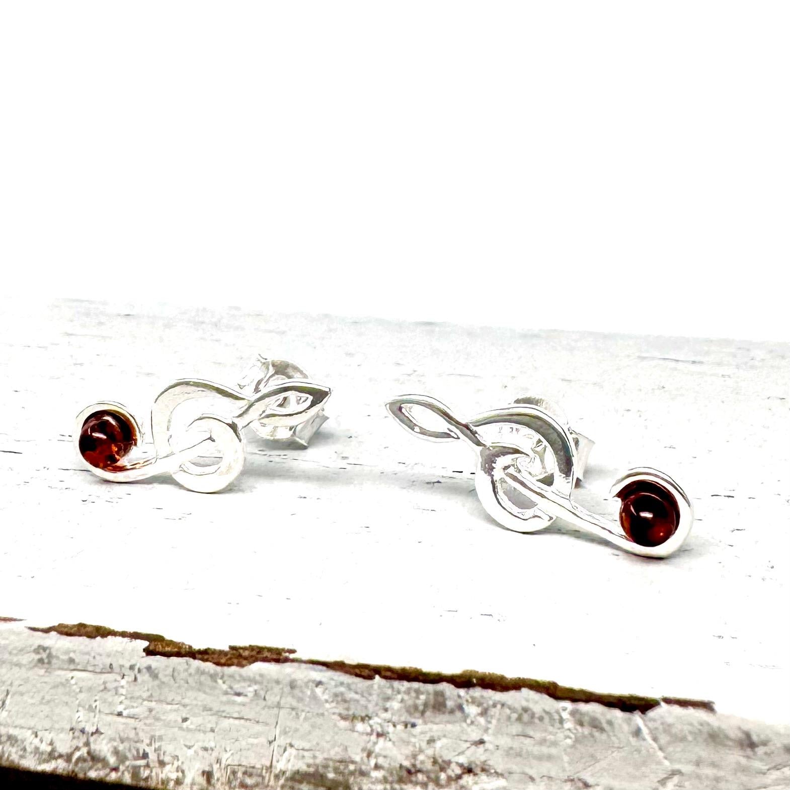 Musiknoten-Ohrstecker aus 925er Sterlingsilber mit echtem Cognac-Bernstein – eleganter Schmuck für Musiker & Musikliebhaber